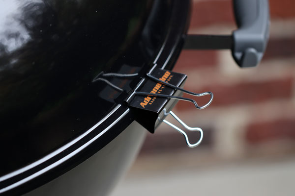 Slow 'N Sear: как разжигать и готовить Slow 'N Sear: как разжигать и готовить закрыта крышка