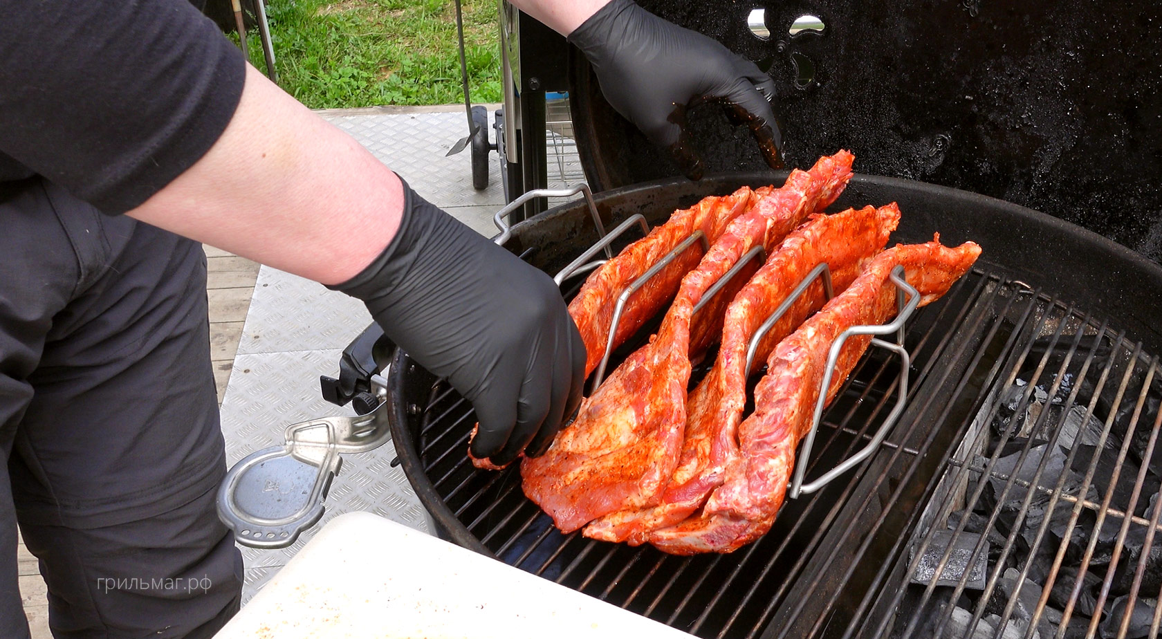 Подставка для ребрышек барбекю и ее возможности ребрышки на подставке для ребрышек грильбазы