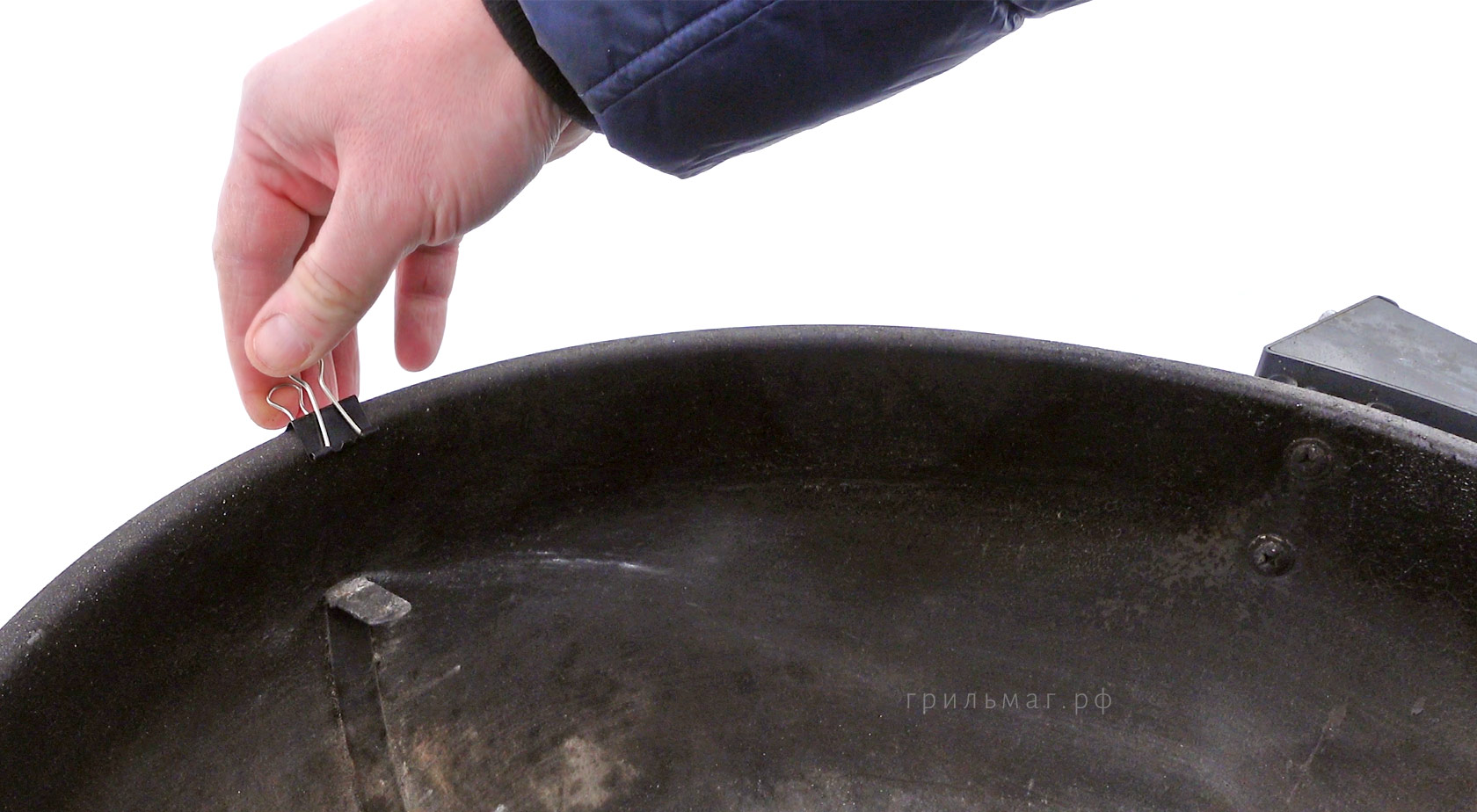 прищепка на гриле