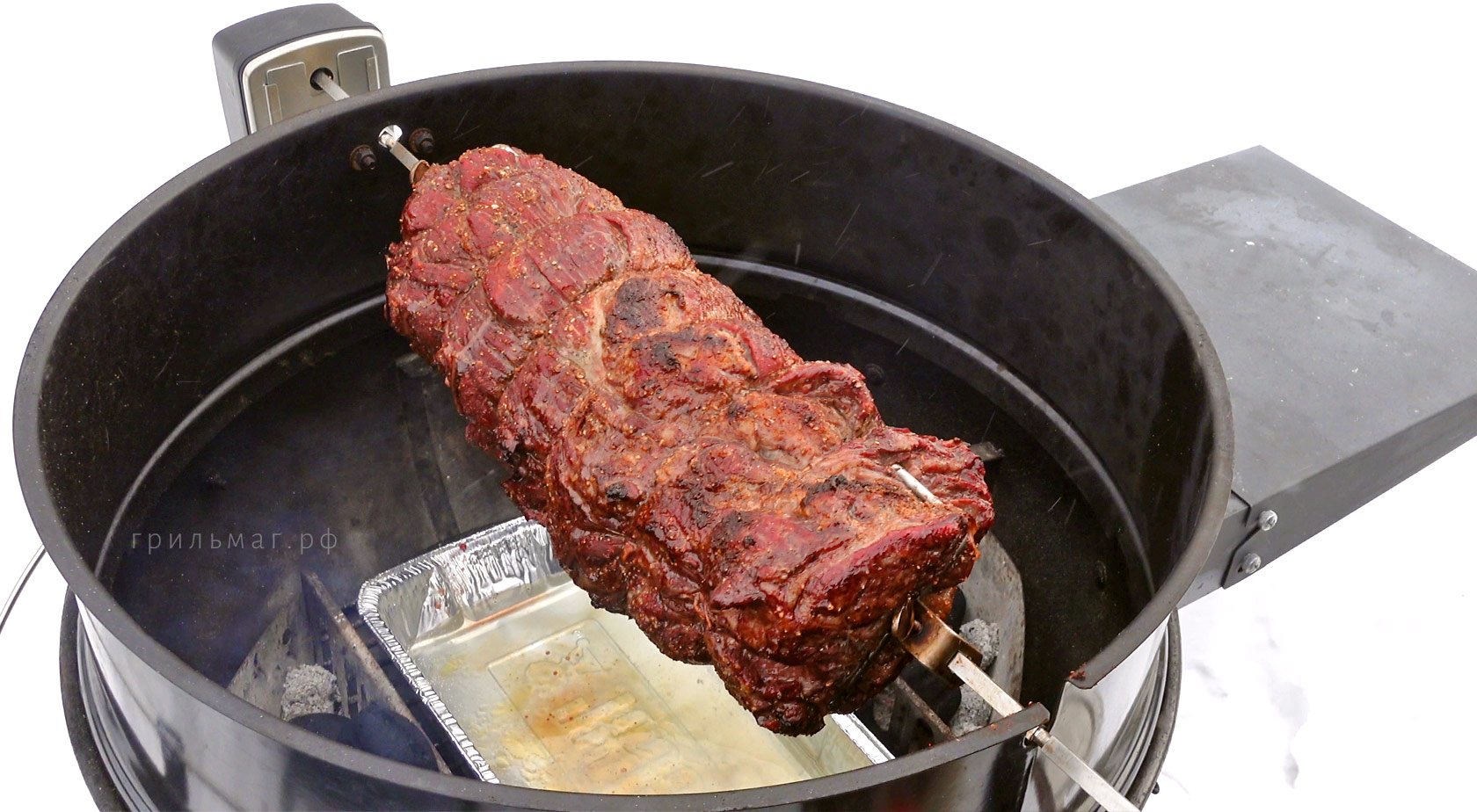 мясо на вертеле на гриле снс